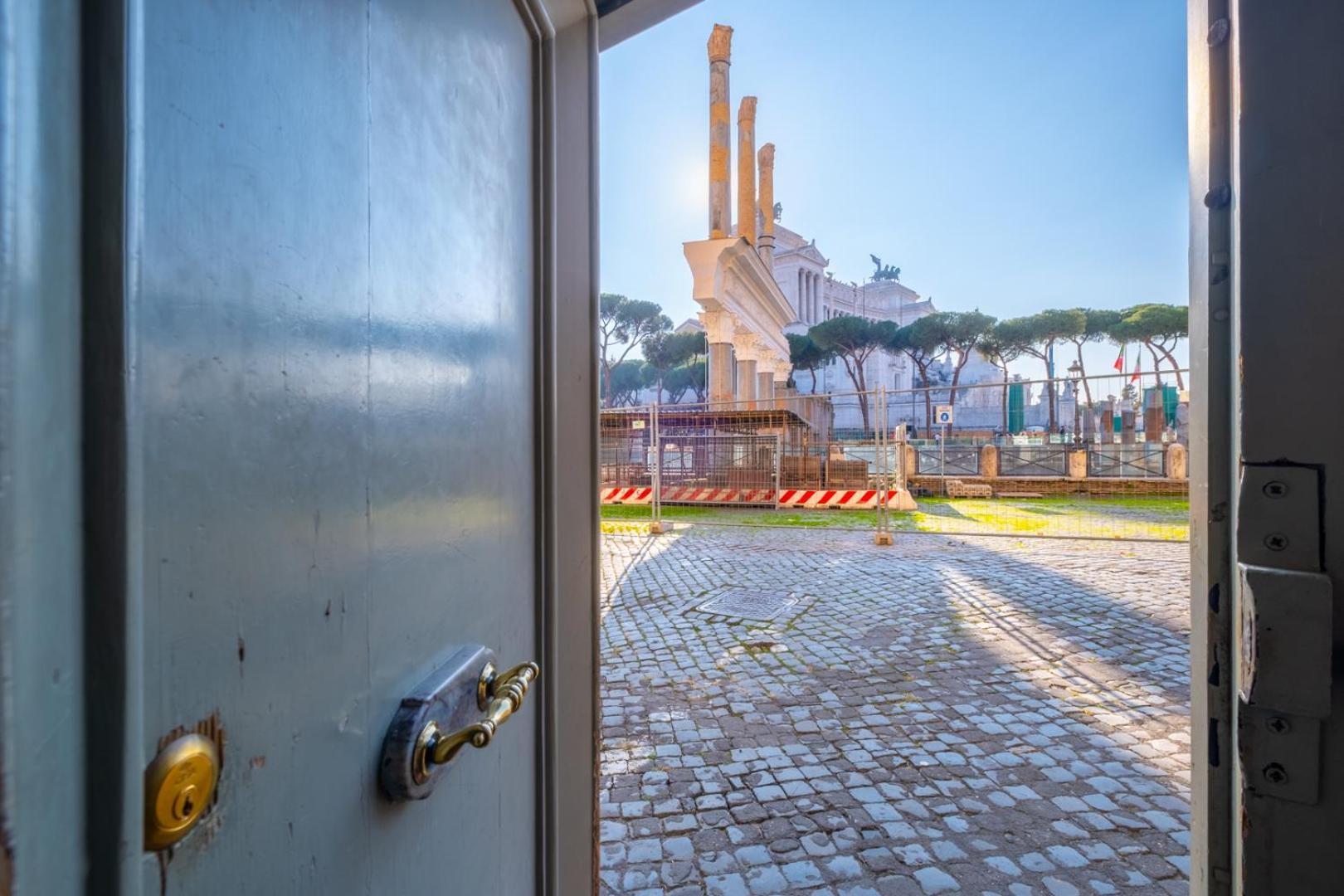 Elegant And Luxury Apartment @Altare Della Patria Rome Exterior photo