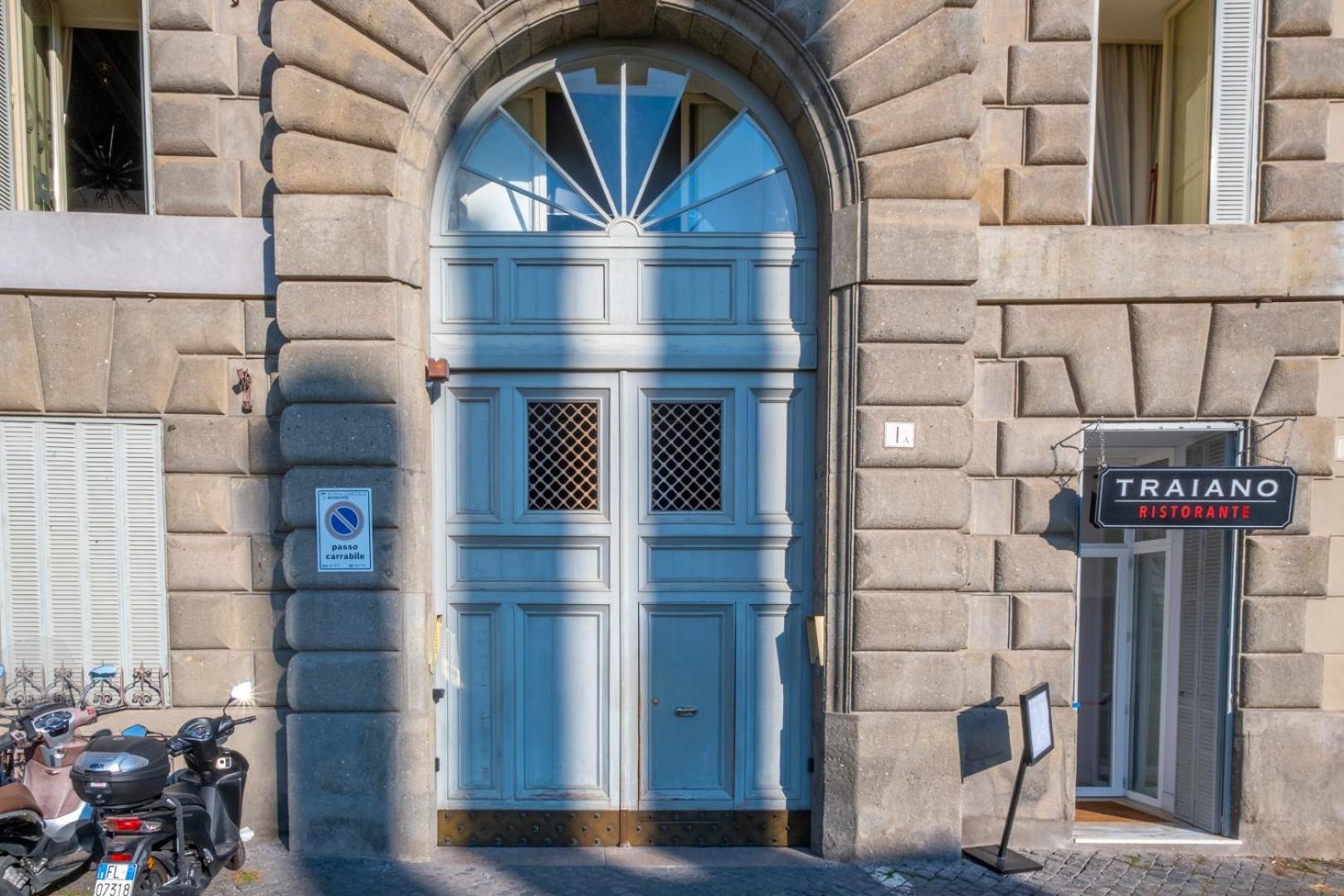 Elegant And Luxury Apartment @Altare Della Patria Rome Exterior photo